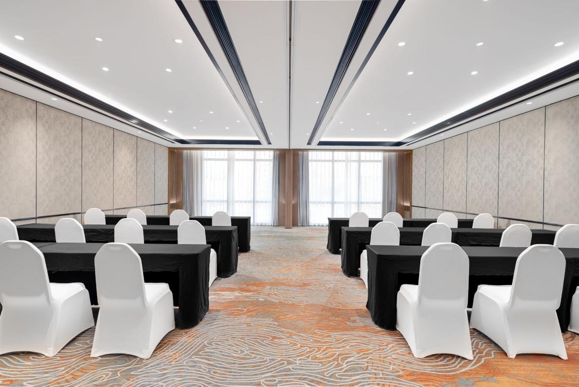 Sheraton Chengdu Lido Hotel Exterior foto