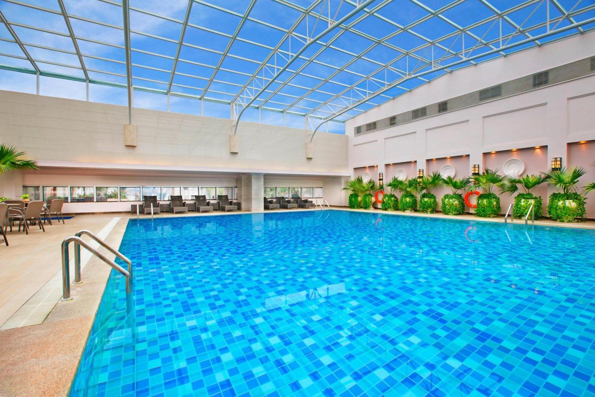 Sheraton Chengdu Lido Hotel Exterior foto