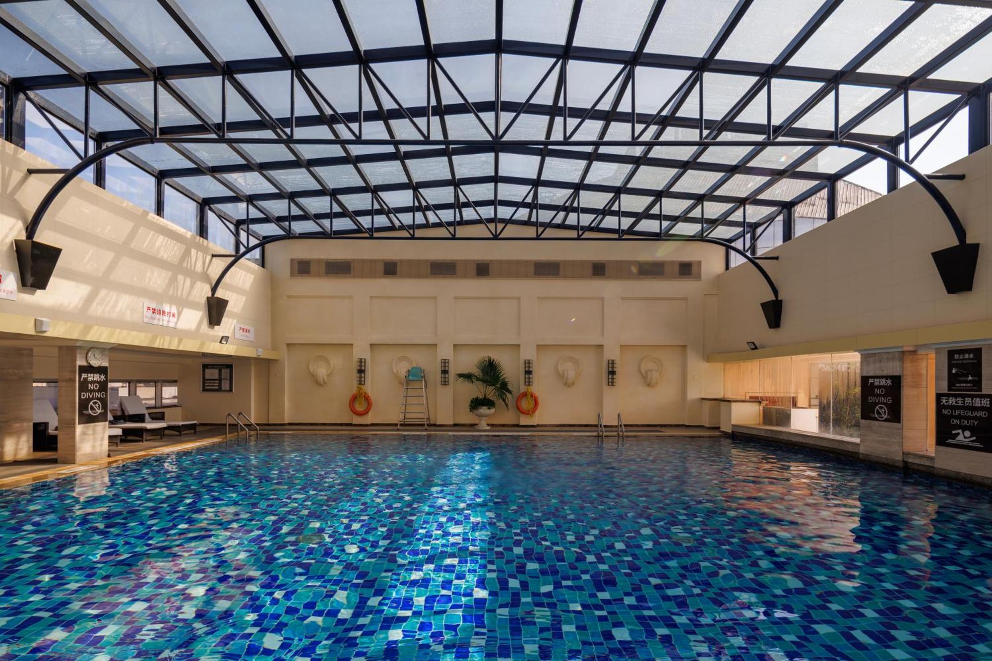 Sheraton Chengdu Lido Hotel Exterior foto